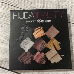 HUDA BEAUTY Smokey Obsessions eyeshadow palette